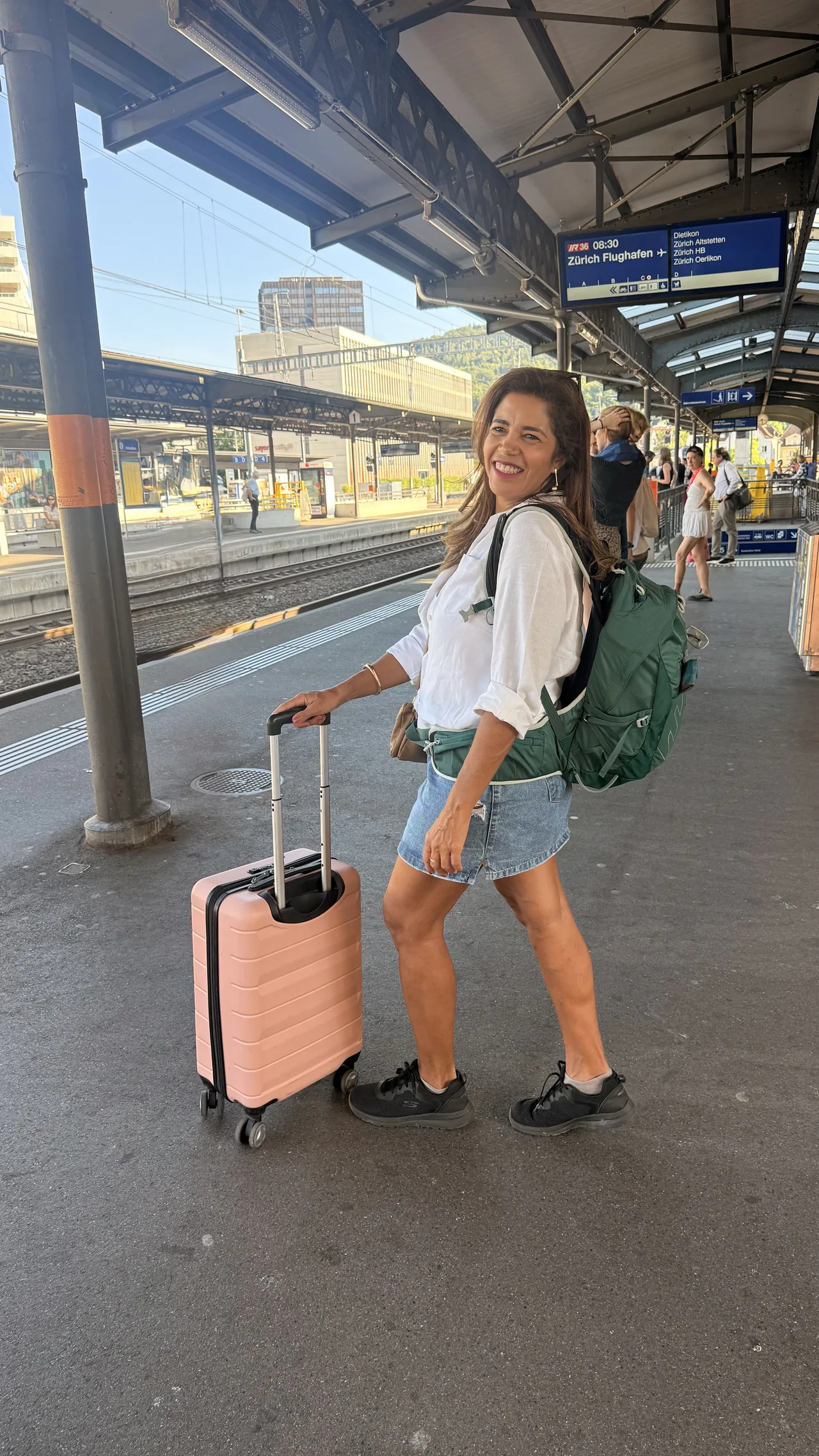 Cirlene com mala pronta para embarcar